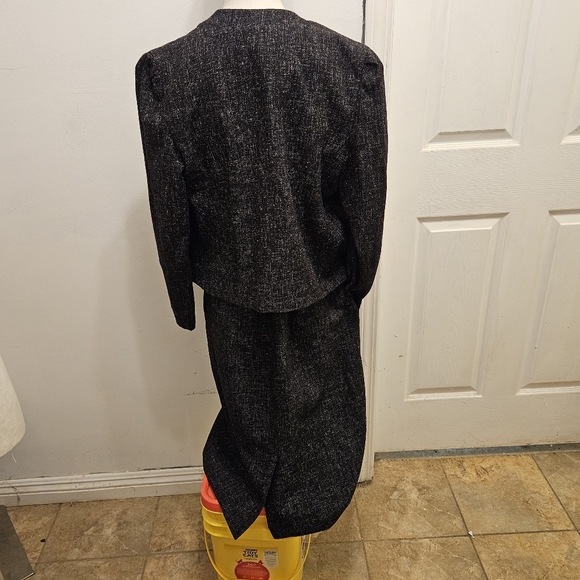 Elegant 2 pc Charcoal Grey Suit Sz 13/14 - Picture 3 of 11